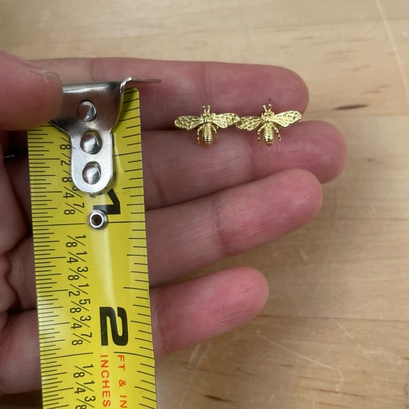 Bumble bee 🐝 stud earrings - Picture 3 of 4